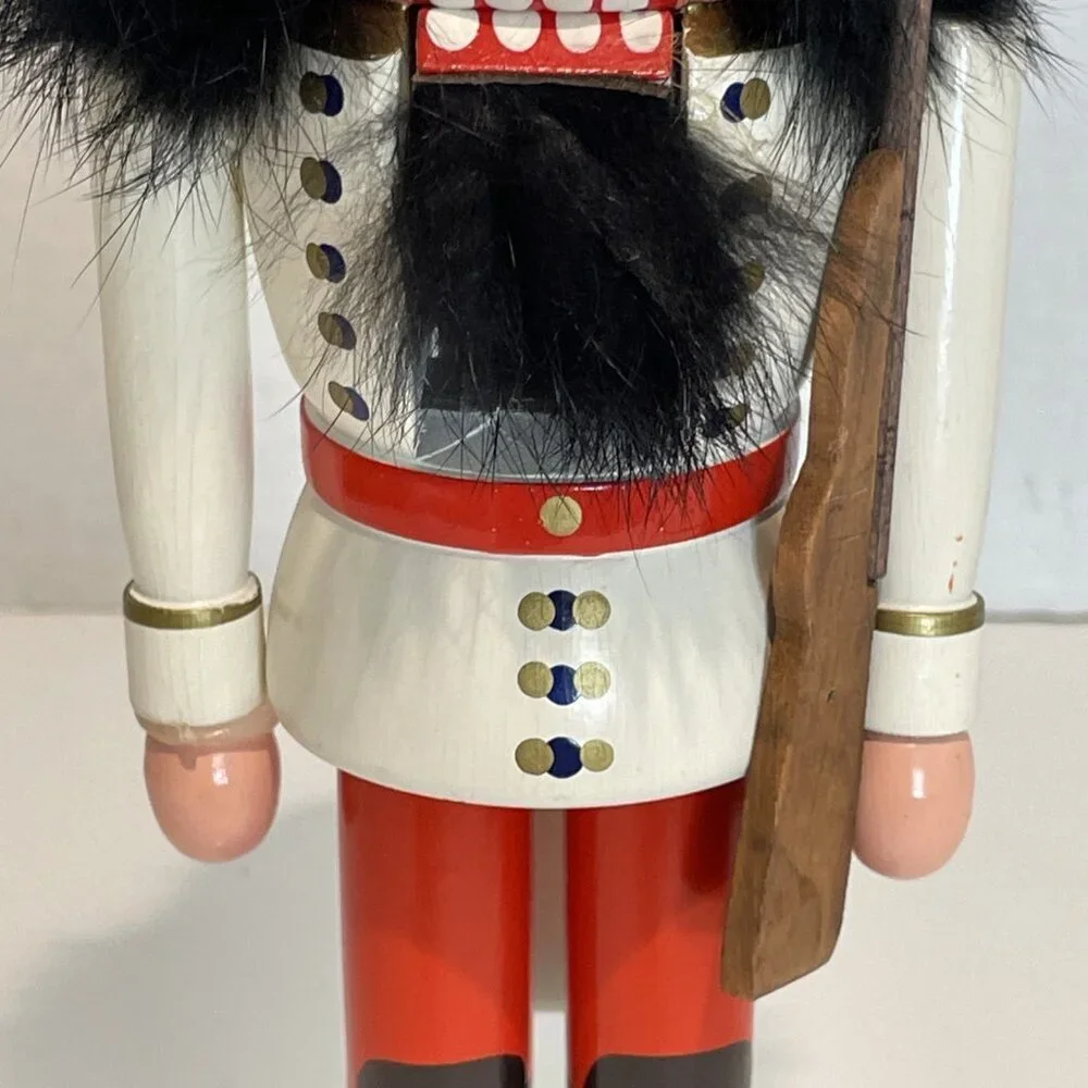 Vintage Erzgebirgische Volkskunst Nutcracker Soldier With Rifle 12